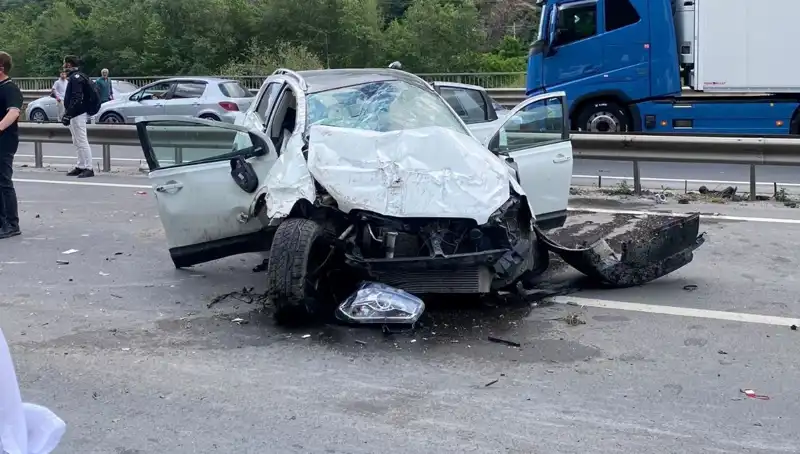 Betonda Korku Dolu Anlar: 3 Yaralı Trafik Kazası Detayları