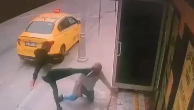 Oğlunun Alacaklısı Taksi Durağında Dehşet Saçtı, Bacağını Kırdı