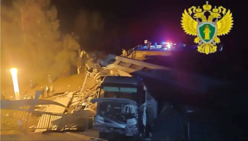 Rusya'da Köprü Çökmeleri ve Tren Kazası: Beş Can Kaybı!