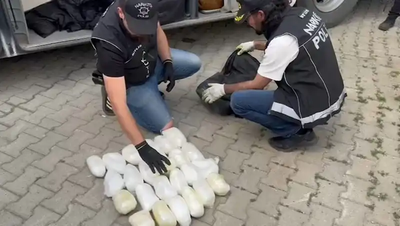Yolcunun Valizinden 13 Kilo Metamfetamin Çıktı! Sınır Kontrolünde Şok Gelişme