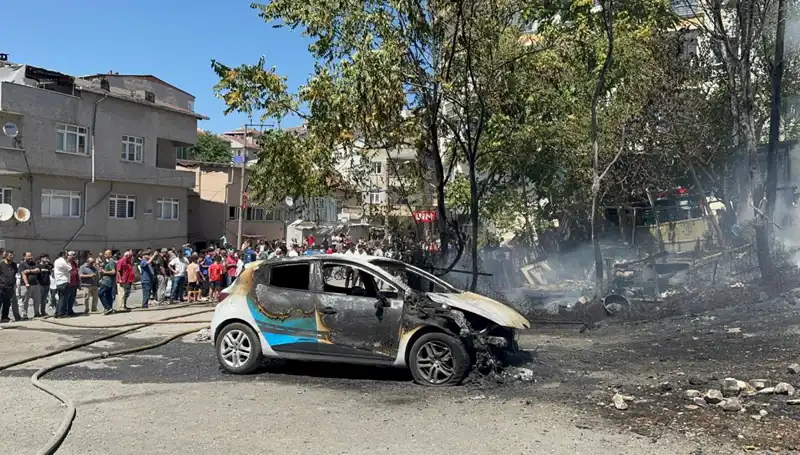 Gecekonduda Çıkan Yangın, İtfaiye Aracını Kullanmaya Hazır Hale Getirdi!