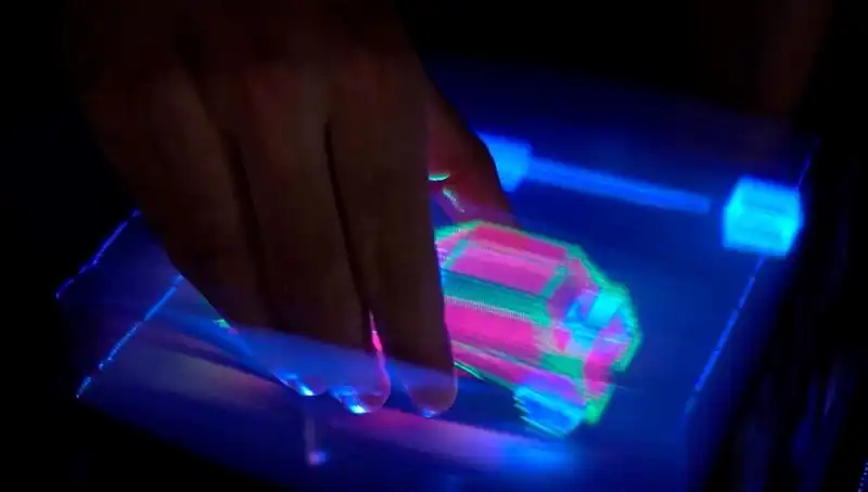 Dünyanın İlk Etkileşimli 3D Hologramı: Geleceğin Teknolojisi mi?