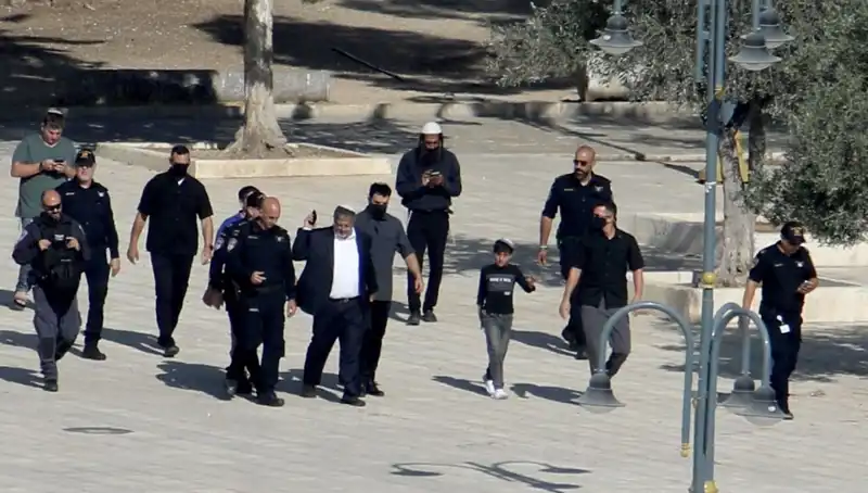 İsrailli Bakan Mescid-i Aksa’ya Yine Baskın Düzenledi: Çatışmalar Tırmanıyor