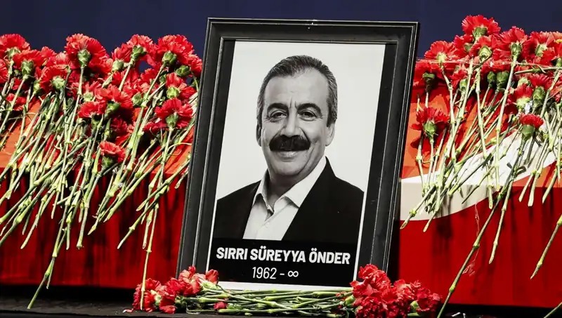 Meclis'te Sırrı Süreyya Önder Anması: Bir Dönemin Sesi Yeniden Yankılandı