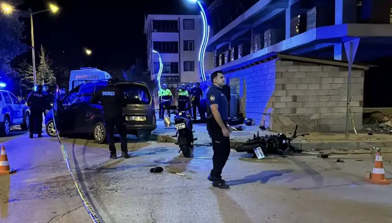 Otomobil ile Motosiklet Çarpışması: 2 Kişi Hayatını Kaybetti