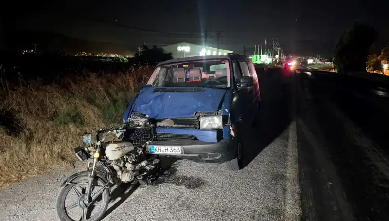 Söke'de Feci Kaza: Minibüs Motosiklete Çarptı, 3 Yaralı!
