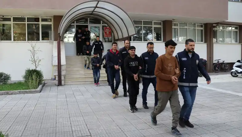 Edirne ve Kırklareli’nde Kaçak Göçmen Operasyonu: Büyüyen Sorun Hızla Çözülüyor