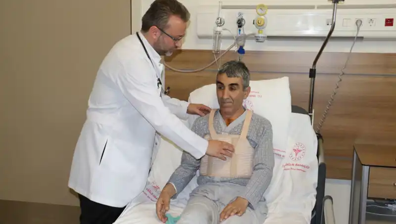 Aort Damarı Yırtılması: Hayati Tehlike ve Uzun Süren Ameliyat Hikayesi