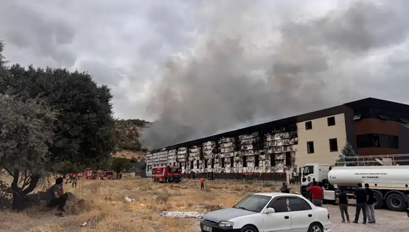Kayseri’de Mobilya Fabrikasında Meydana Gelen Dev Yangın: Korkutan Detaylar