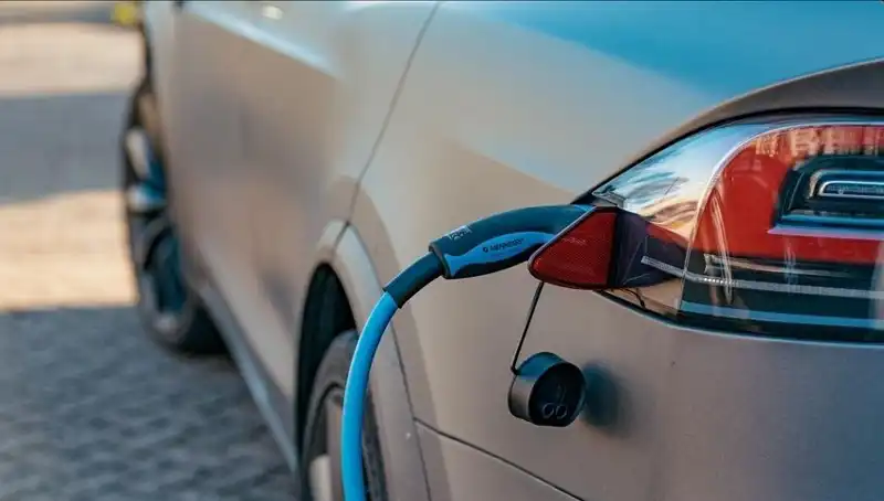 6 Ayda 9.1 Milyon Elektrikli Otomobil Satışı: Geleceğin Taht Kuran Trendleri