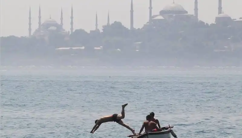 Sıcak Hava Dalgası Geliyor: 44 Dereceleri Görmek İçin Hazır Olun!