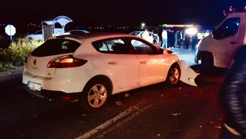 Kafa Kafaya Çarpışan Araçlar: Feci Kaza Sonucu Bir Ölü, Yedi Yaralı