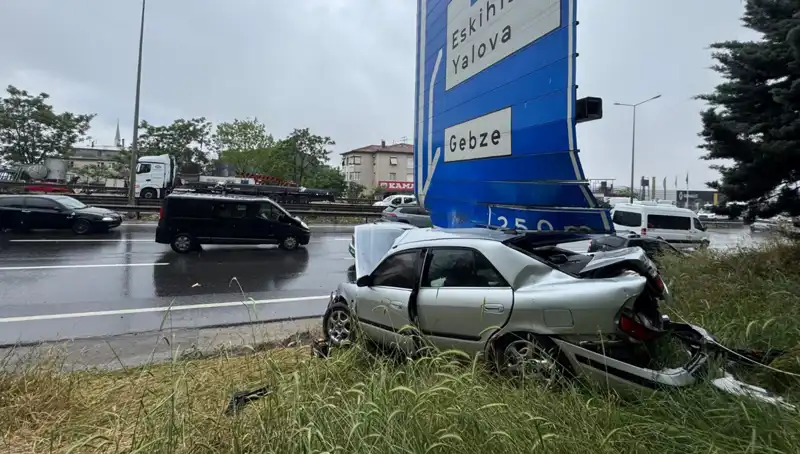Trafik Levzasına Çarpan Araçta Kaza: Bir Kişi Yaralandı