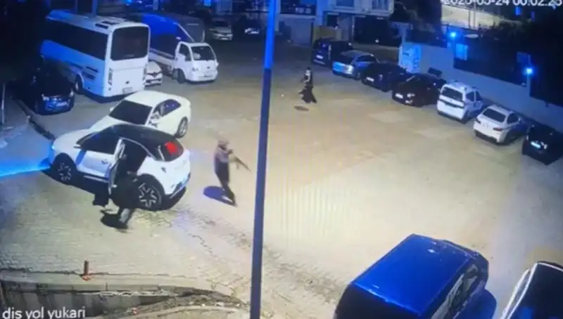 Kağıthane'de Kalaşnikovlu Saldırı: Maskeli Çeteden Kurşun Yağmuru