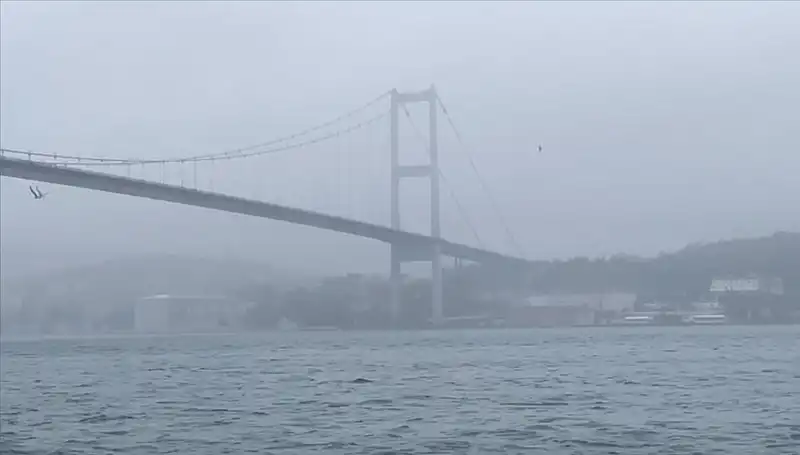 İstanbul Boğazı’nda Yoğun Sis, Gemi Trafiğinde Aksamalar Yaşanıyor
