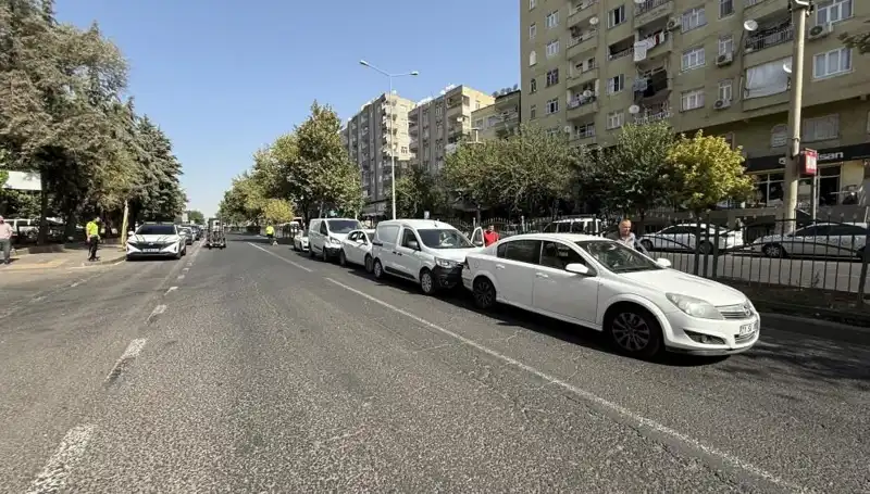 Diyarbakır'da 5 Araç Kazası: Olayın Perde Arkası ve Sonuçları