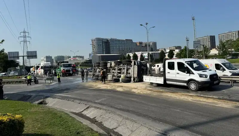 D-100 Yan Yolda Beton Mikseri Devrildi: Aşırı Hız ve Dikkatsizlik Mi?