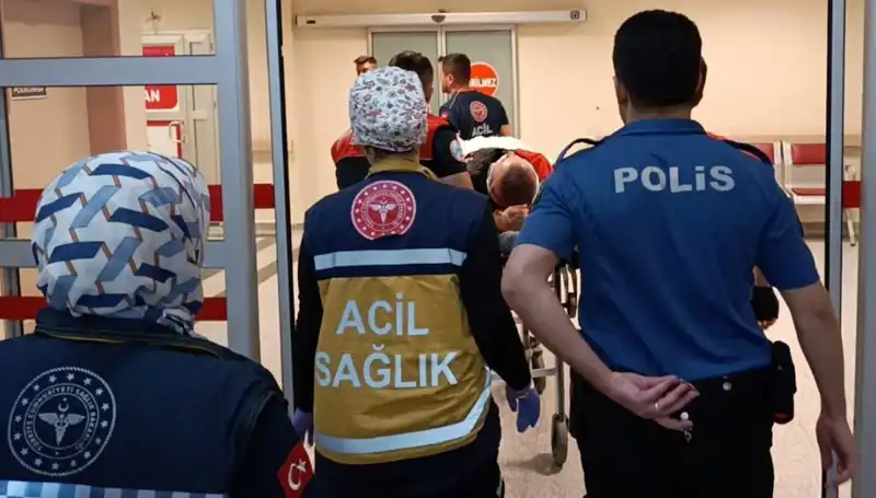 Polis Ekipleri Kaza Yaptı: İki Yaralı, Olay Anı Kameralara Yansıdı!