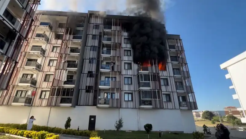 Çanakkale'de Gece Yarısı Yangın Paniği: Vatandaşlar Uykusuz Kaldı