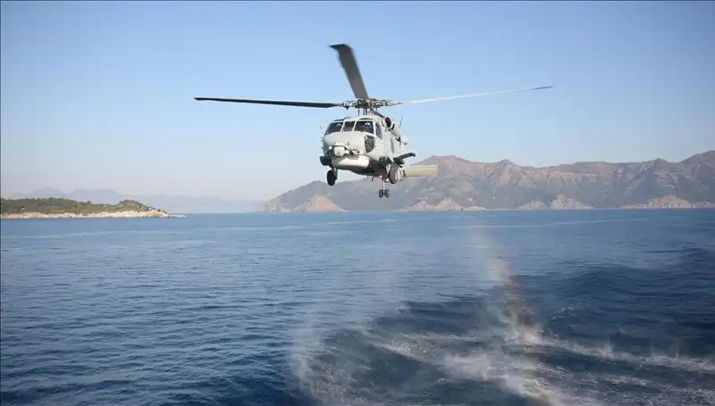 Acil Durum: Askeri Helikopter Denize İniş Yaptı, Neler Oluyor?