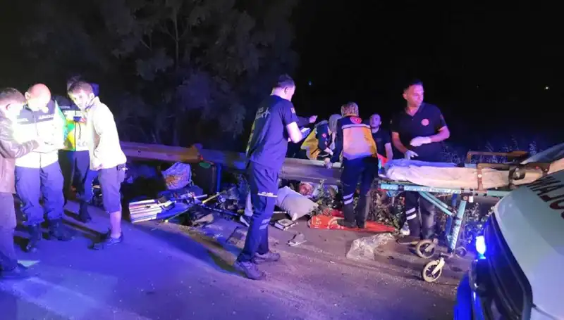 Minibüs Kazası Sonrası Yolcuların Hayatta Kalma Mücadelesi