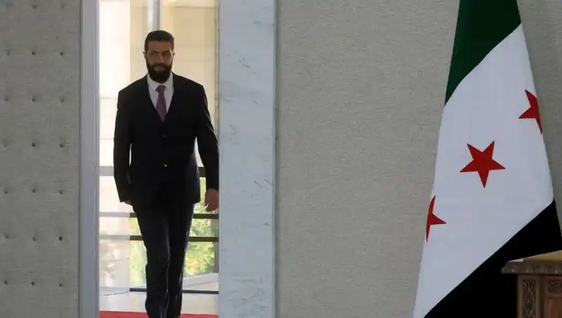 Paris'te Şara-Macron Zirvesi: Fransa, Yeni Suriye İçin Destek Vermeye Hazır