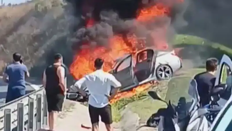 TEM Otoyolu'nda Feci Kaza! Otomobil Alev Alev Yandı