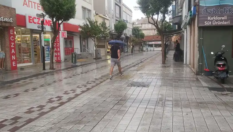Kırklareli’de Şiddetli Sağanak Yağış Hayatı Olumsuz Etkiledi