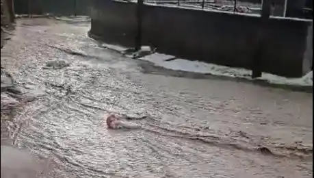 Sivas'ta Aniden Bastıran Sağanak ve Dolu Hayatı Felç Etti