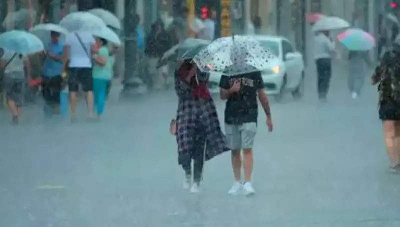 İstanbul'da Fırtına ve Yangın Bölgesinde Rüzgar Alarmı!