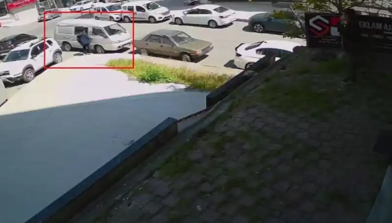 Aracını Çalmak İsteyen Hırsız Suçüstü Yakalandı: Görülen O Anlar!