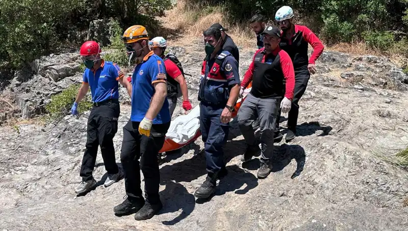 Kayalıkların Arasında Sır Ölüm: Doğa, Gizemli Bir Cinayet Mi Sunuyor?