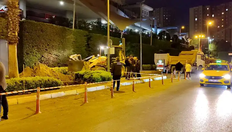 AVM Girişinde Doğalgaz İhbarı: Panik Yaratan Olayın Ayrıntıları