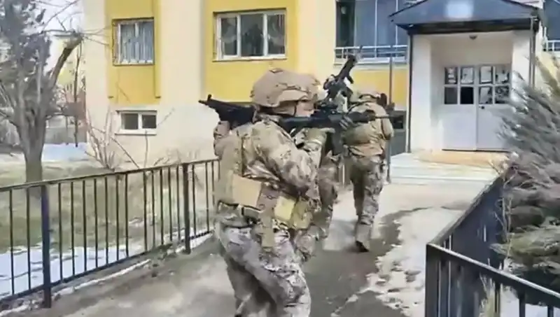 Bingöl'de DAEŞ Operasyonu: 3 Terörist Tutuklandı, Şehirde Güvenlik Endişesi Artıyor