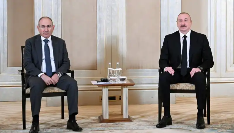 Aliyev ve Paşinyan, Abu Dabi’de Barış Görüşmeleri İçin Buluştu!