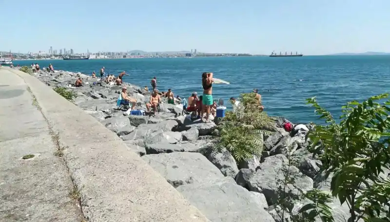 Yazın Gelişiyle İstanbullular Sahil ve Plajlara Akın Etti