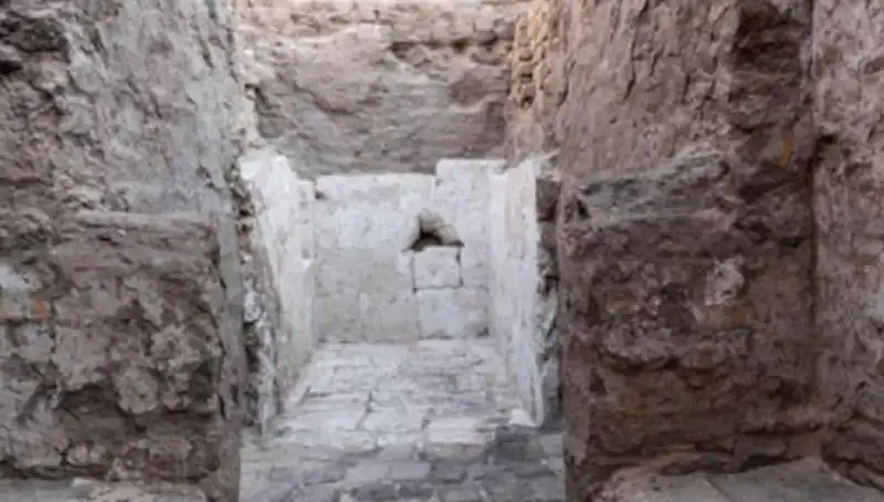Mısır'da 3,500 Yıllık Gizem: Yeni Bir Kraliyet Mezarı Keşfedildi