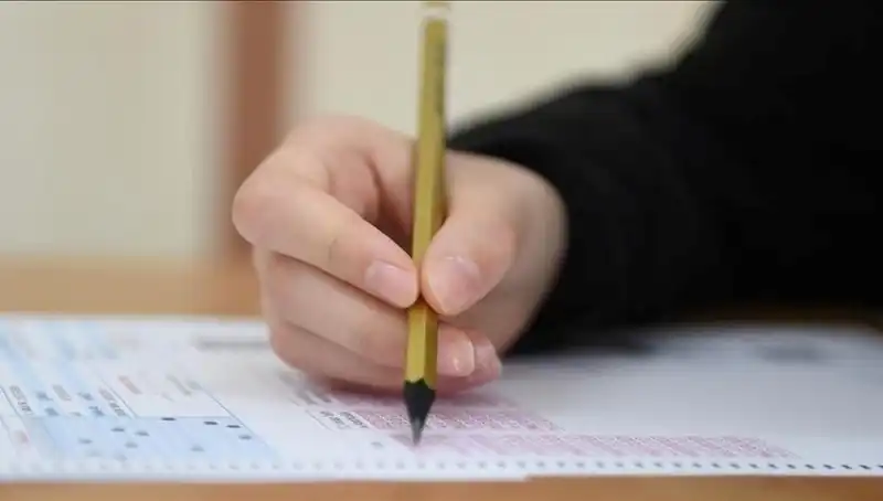 LGS Sınavının Eleyici Soruları Öğrencileri Zorladı, Tepkiler Çığ Gibi Büyüdü