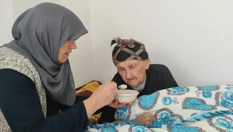 102 Yaşındaki Kezik Nine'nin Sırrı: Doktorsuz Yaşam ve Doğal Besin Seçimleri