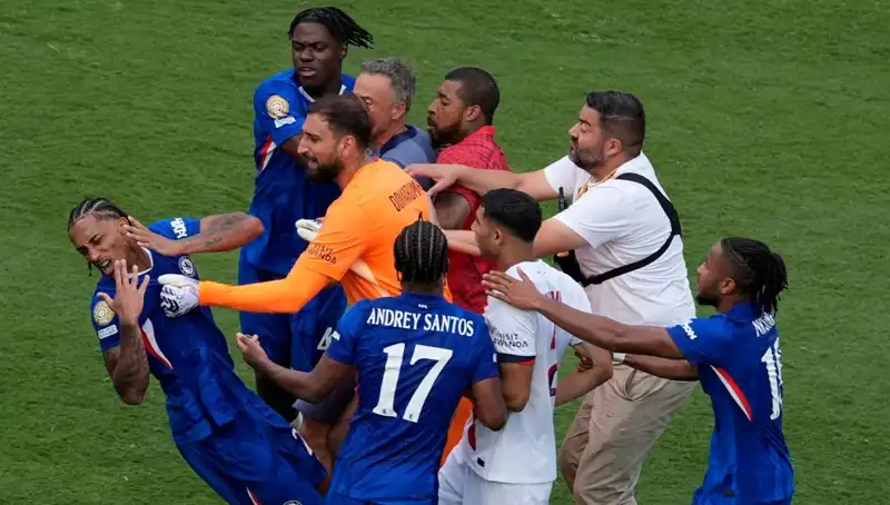 Dev Final Sonrası Şok Gelişme: Teknik Direktör ve Futbolcu Arasında Yumruklaşma!