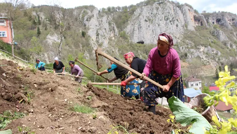 Zorlu Mesainin Başlangıcı: Sepetler ve Kazmalarla Saha Çalışmaları Başladı
