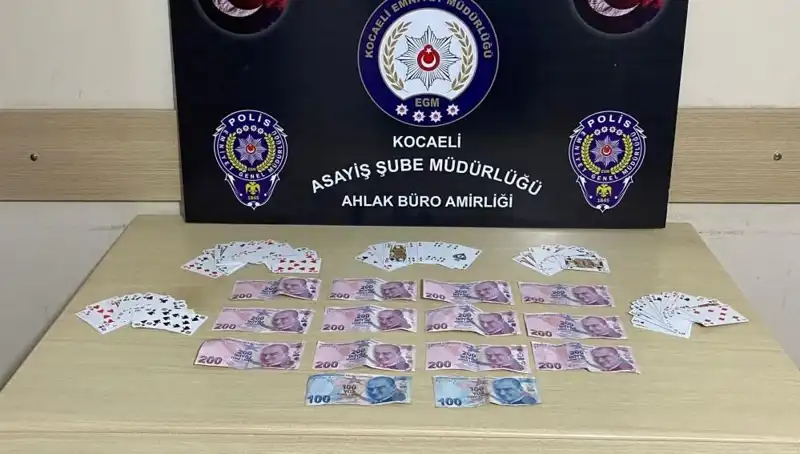 Kocaeli'de Kumar Rekorunu Kıran Kahvehanelere Dev Baskın