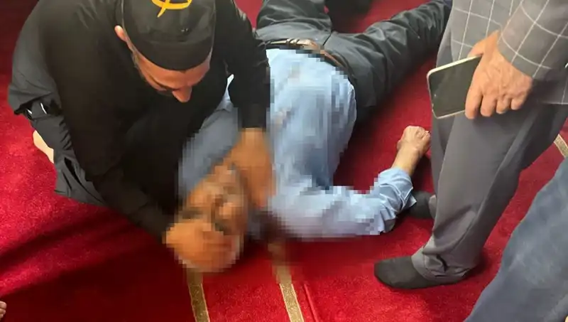 Camide Namaz Kılarken Bıçaklanan Adamın Yaşadığı Şok Olay