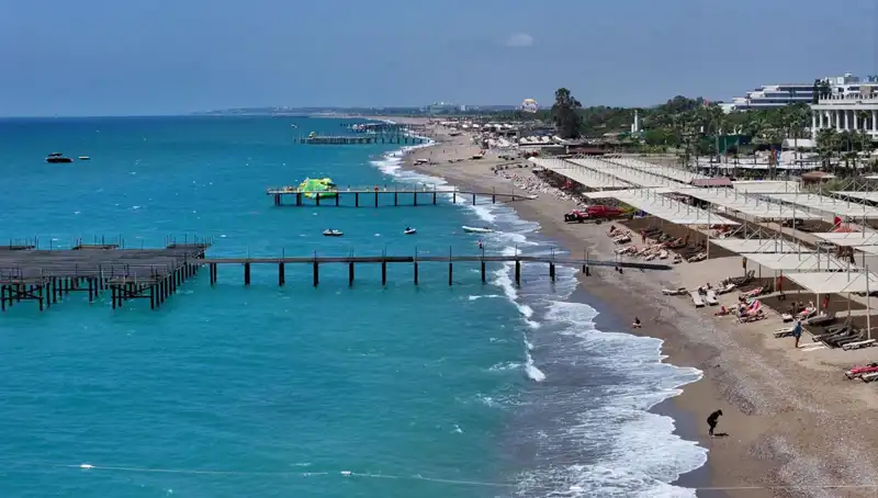 Antalya Sahillerinde Güneşli Hava: Yaz Sıcaklığı Erken Geldi