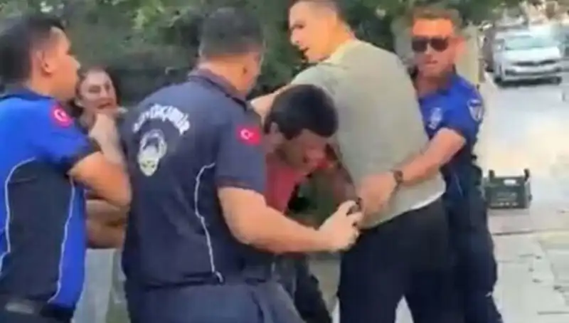 Seyyar Satıcının Sokak Ortasında Şiddet Görmesi Şehirde Şok Etti