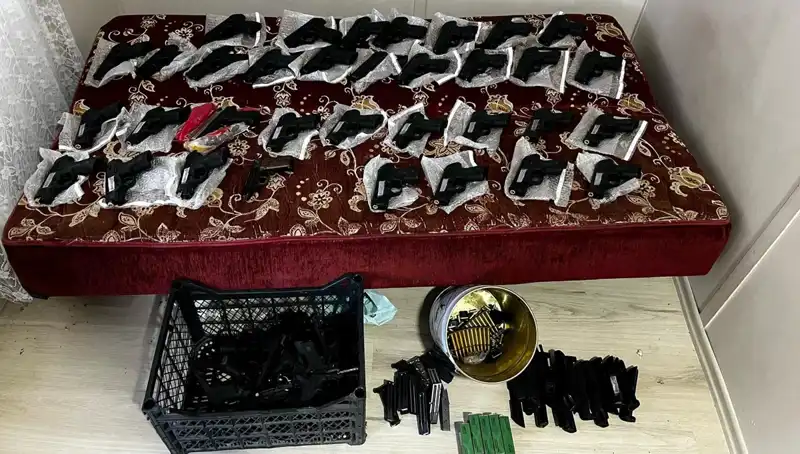 Gaziantep’te Şok Eden Operasyon: 45 Silah ve El Bombası Ele Geçirildi!
