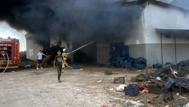 Plastik Kasa Deposunda Meydana Gelen Yangın Şehri Korkuttu