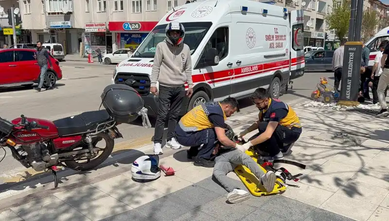Aksaray'da Motosiklet Kazası! İki Genç Yaralı