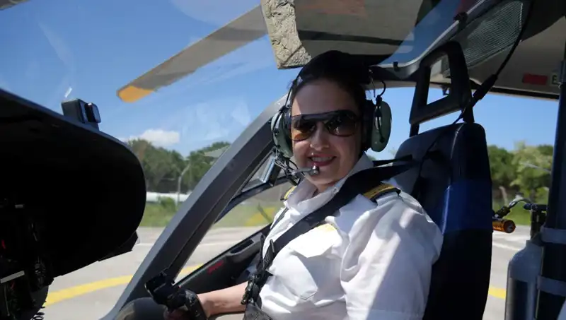 Türkiye'nin İlk Kadın Ambulans Helikopter Pilotu: Zorlukları Aşmanın Hikayesi