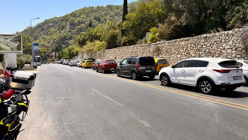 Fethiye-Ölüdeniz Yolunda Uzun Kuyruklar: Tatilcilerin Yoğun Akını